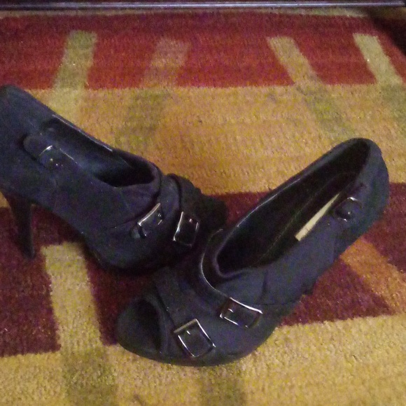 Shoes - Picture 3 of 3